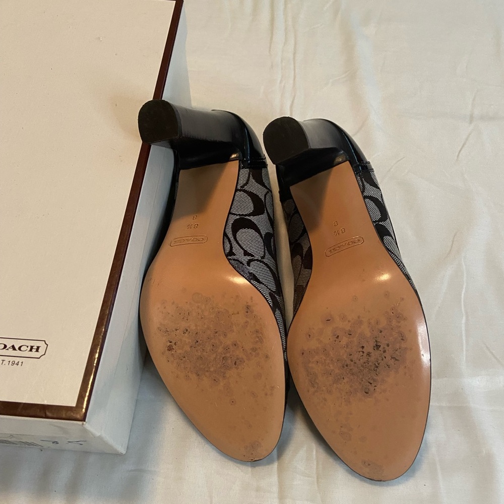 Coach Cassia Gray & Black Logo Block Heels Sz 8.5 - Picture 3 of 7